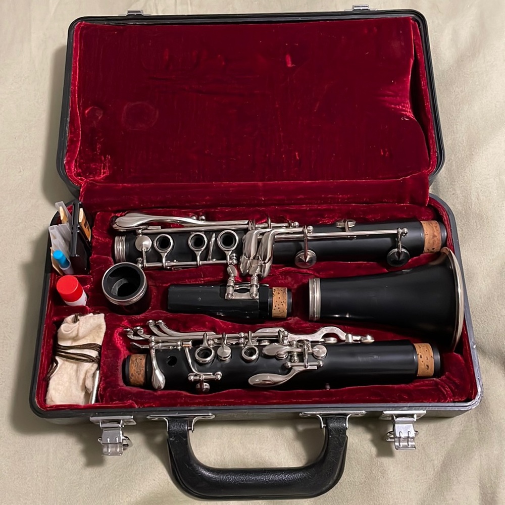 Like New Jupiter JCL-631 clarinet with case and reeds